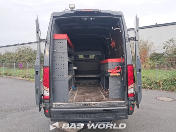 イヴェコ・デイリー 35S16 クローズド・ボックス・バン