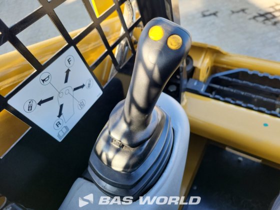 キャタピラー216 B3 スキッドステアローダー