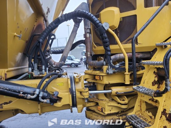 キャタピラー740 Bダンプトラック