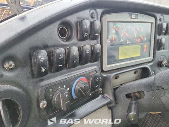 キャタピラー740 Bダンプトラック