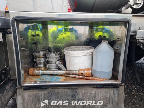 马扎尔坦克半拖车