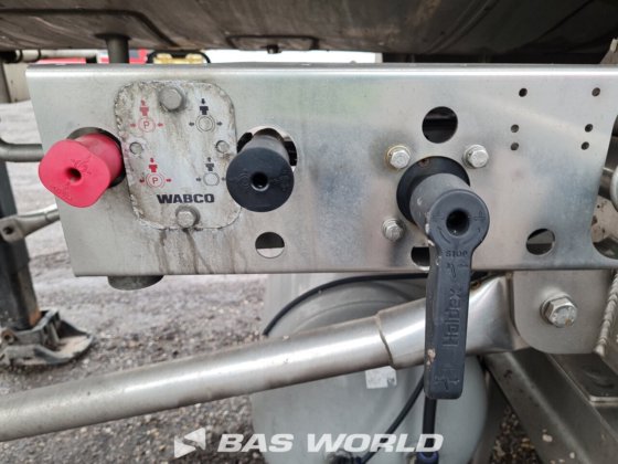 马扎尔坦克半拖车