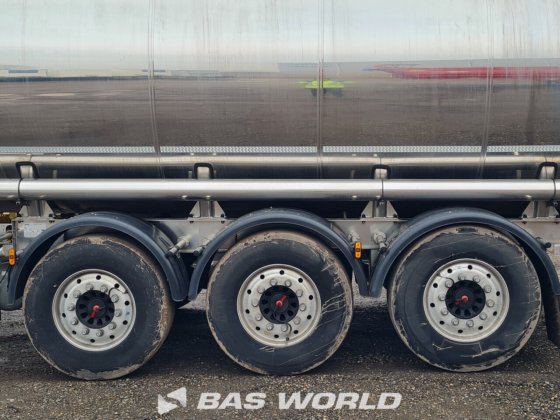 马扎尔坦克半拖车