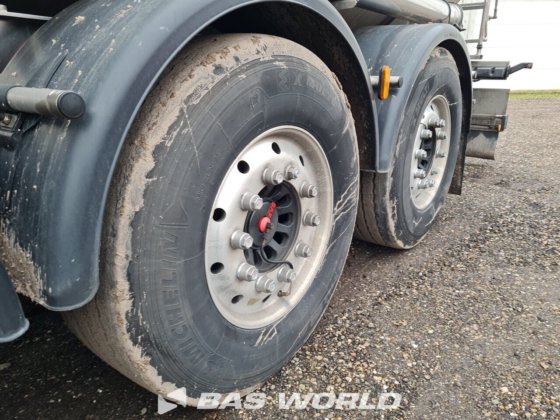 马扎尔坦克半拖车