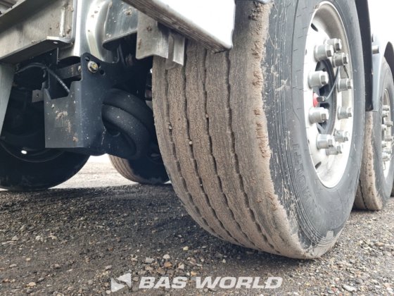 马扎尔坦克半拖车