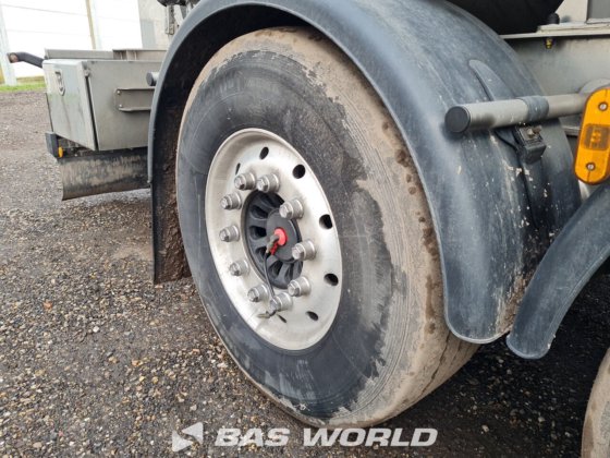 马扎尔坦克半拖车