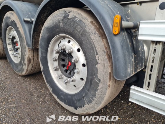 马扎尔坦克半拖车