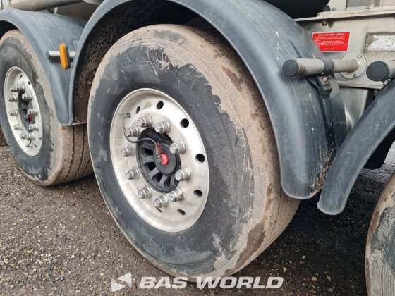 马扎尔坦克半拖车