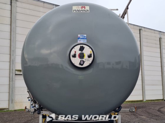 马扎尔坦克半拖车