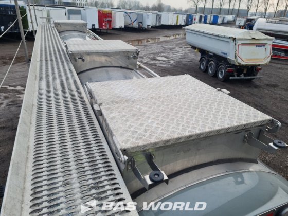 马扎尔坦克半拖车