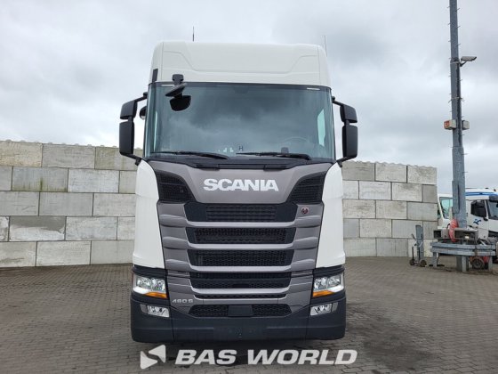 斯堪尼亚 S460 4X2 牵引车组