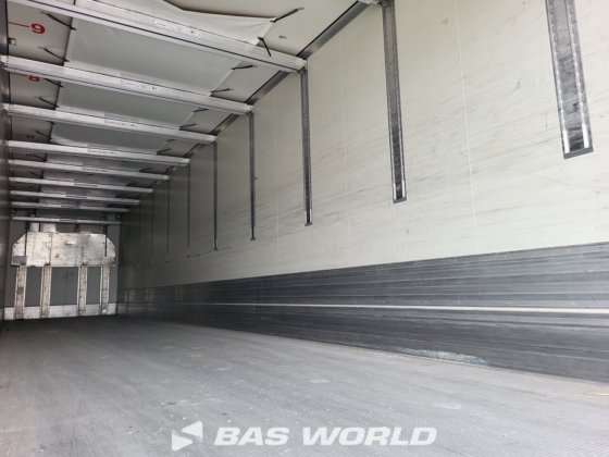 クローネ冷凍セミトレーラ