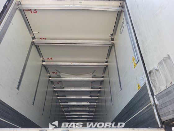 クローネ冷凍セミトレーラ