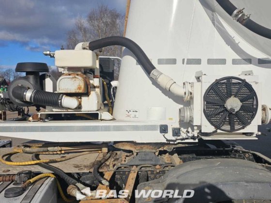 斯皮策坦克半拖车