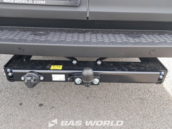 イヴェコ・デイリー 35C21 クローズド・ボックス・バン