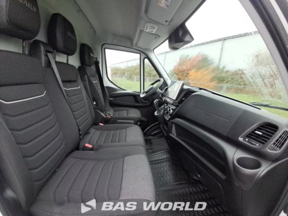 イヴェコ・デイリー 35C21 クローズド・ボックス・バン