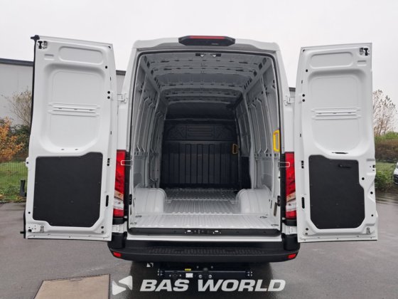 イヴェコ・デイリー 35C21 クローズド・ボックス・バン
