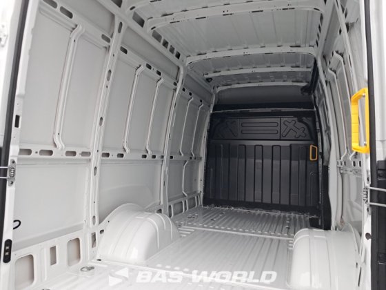 イヴェコ・デイリー 35C21 クローズド・ボックス・バン