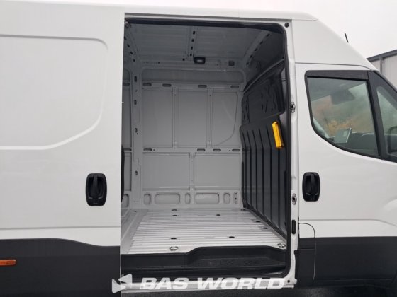 依维柯 Daily 35C21 封闭箱式货车