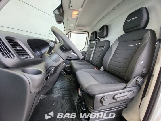 イヴェコ・デイリー 35C21 クローズド・ボックス・バン