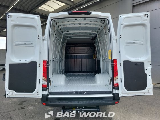 イヴェコ・デイリー 35C21 クローズド・ボックス・バン