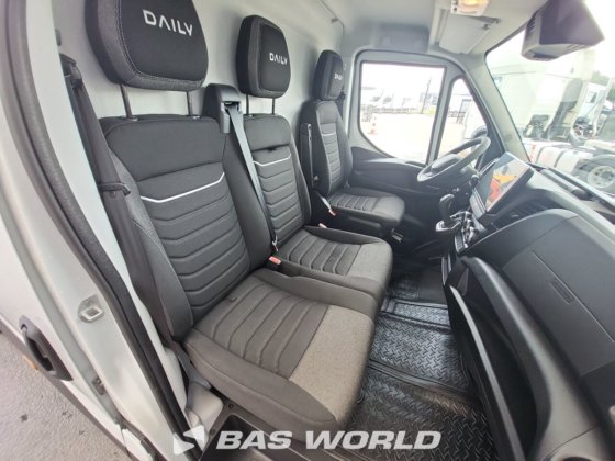 イヴェコ・デイリー 35C21 クローズド・ボックス・バン