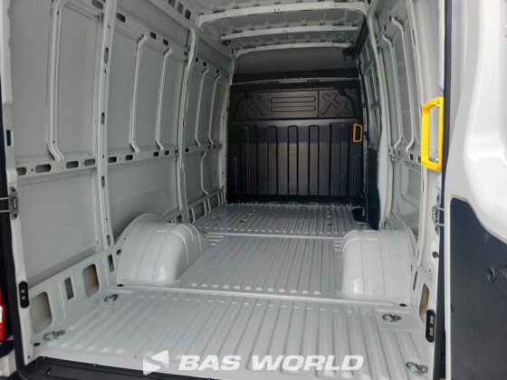 イヴェコ・デイリー 35C21 クローズド・ボックス・バン