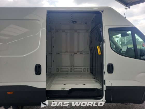 イヴェコ・デイリー 35C21 クローズド・ボックス・バン