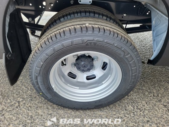 イヴェコ・デイリー 35C21 クローズド・ボックス・バン