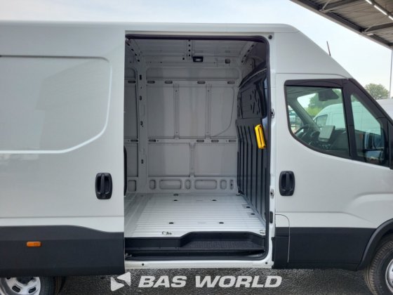 イヴェコ・デイリー 35C21 クローズド・ボックス・バン