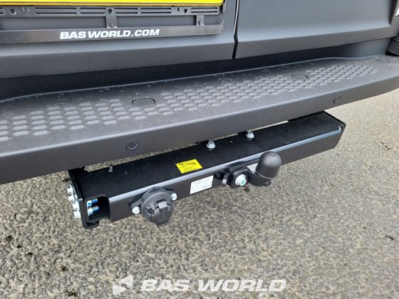 イヴェコ・デイリー 35C21 クローズド・ボックス・バン