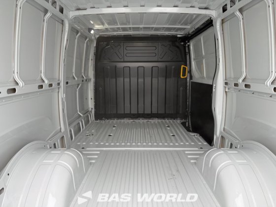 イヴェコ・デイリー 35C21 クローズド・ボックス・バン