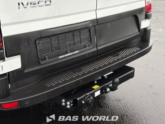 イヴェコ・デイリー 35C21 クローズド・ボックス・バン