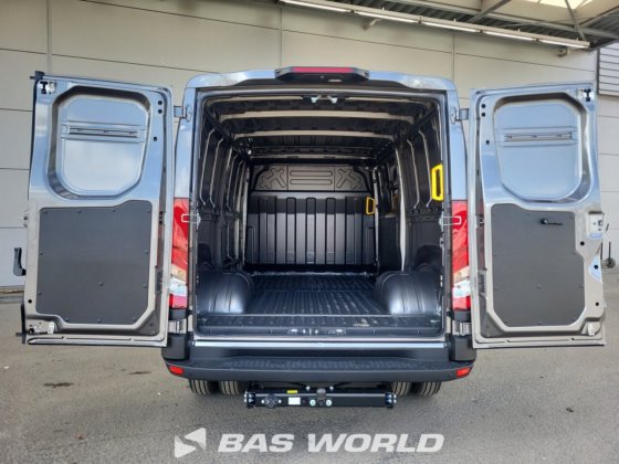 イヴェコ・デイリー 35C21 クローズド・ボックス・バン