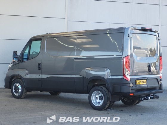 イヴェコ・デイリー 35C21 クローズド・ボックス・バン