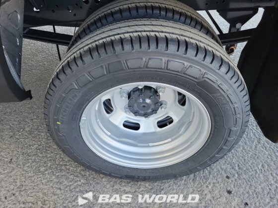 イヴェコ・デイリー 35C21 クローズド・ボックス・バン