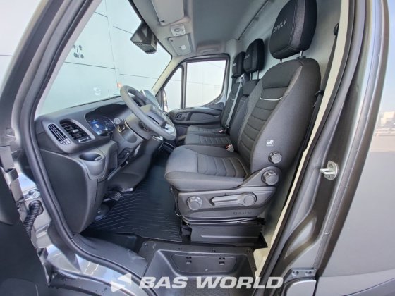 イヴェコ・デイリー 35C21 クローズド・ボックス・バン