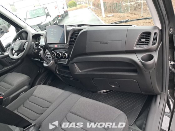 イヴェコ・デイリー 35C21 クローズド・ボックス・バン