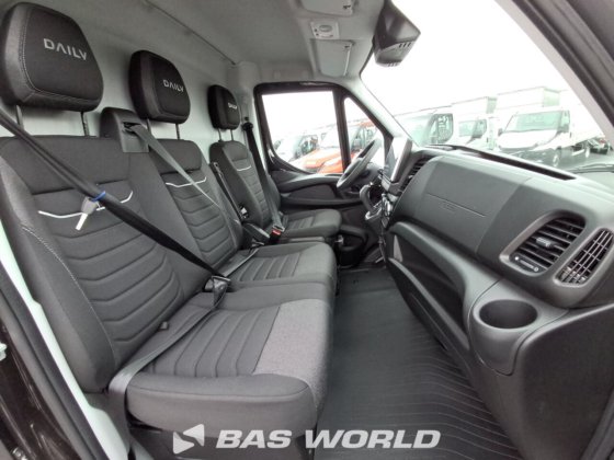 イヴェコ・デイリー 35C21 クローズド・ボックス・バン