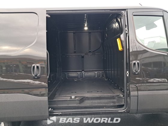 イヴェコ・デイリー 35C21 クローズド・ボックス・バン