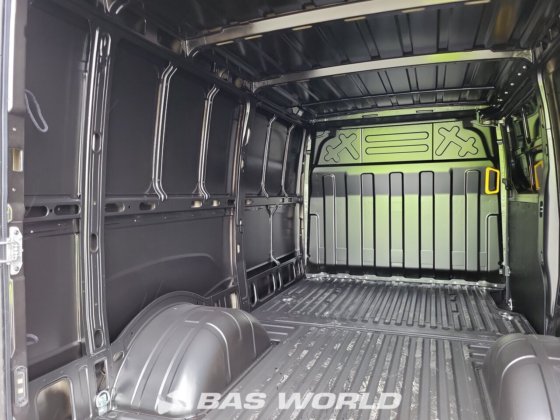 依维柯 Daily 35C21 封闭箱式货车