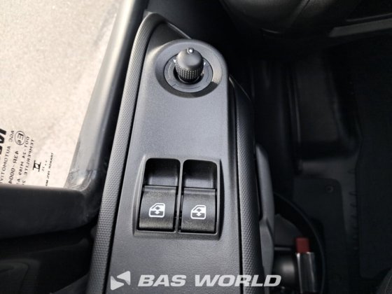 イヴェコ・デイリー 35C21 クローズド・ボックス・バン