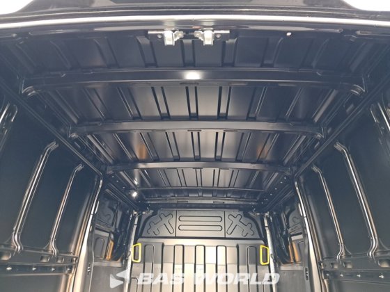 イヴェコ・デイリー 35C21 クローズド・ボックス・バン