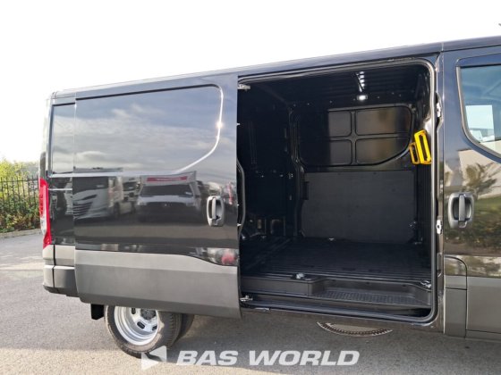 イヴェコ・デイリー 35C21 クローズド・ボックス・バン