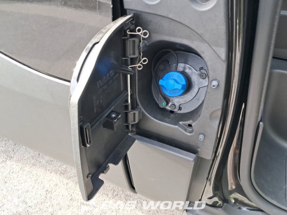 イヴェコ・デイリー 35C21 クローズド・ボックス・バン