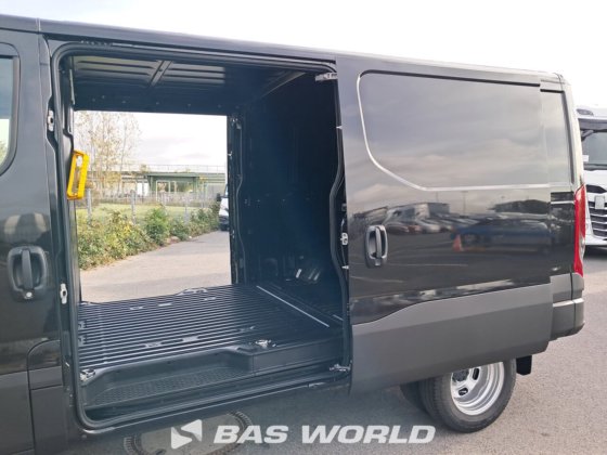 イヴェコ・デイリー 35C21 クローズド・ボックス・バン