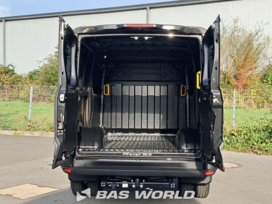 イヴェコ・デイリー 35C21 クローズド・ボックス・バン