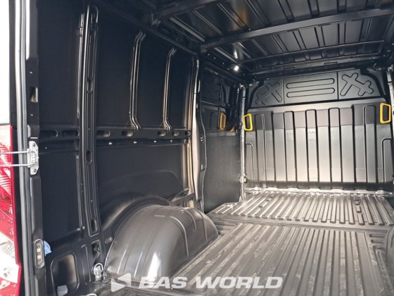 イヴェコ・デイリー 35C21 クローズド・ボックス・バン