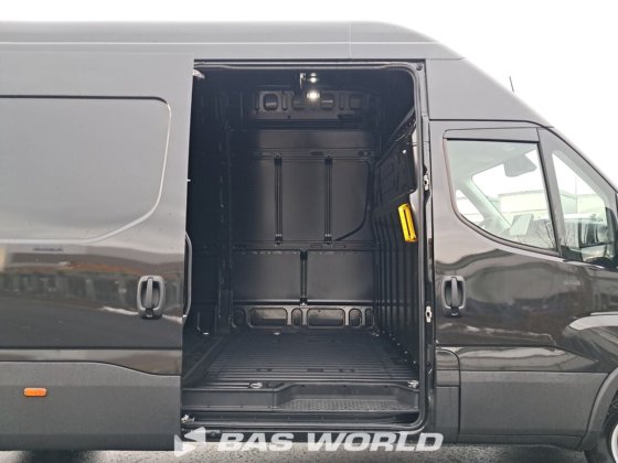 イヴェコ・デイリー 35C21 クローズド・ボックス・バン