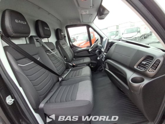 イヴェコ・デイリー 35C21 クローズド・ボックス・バン